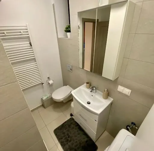 Cozy With 2 Apartament